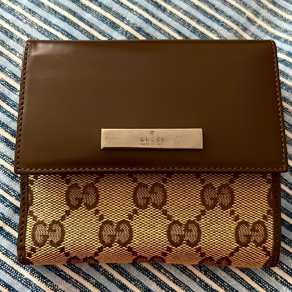 AUTHENTIC 💯 GUCCI WALLET